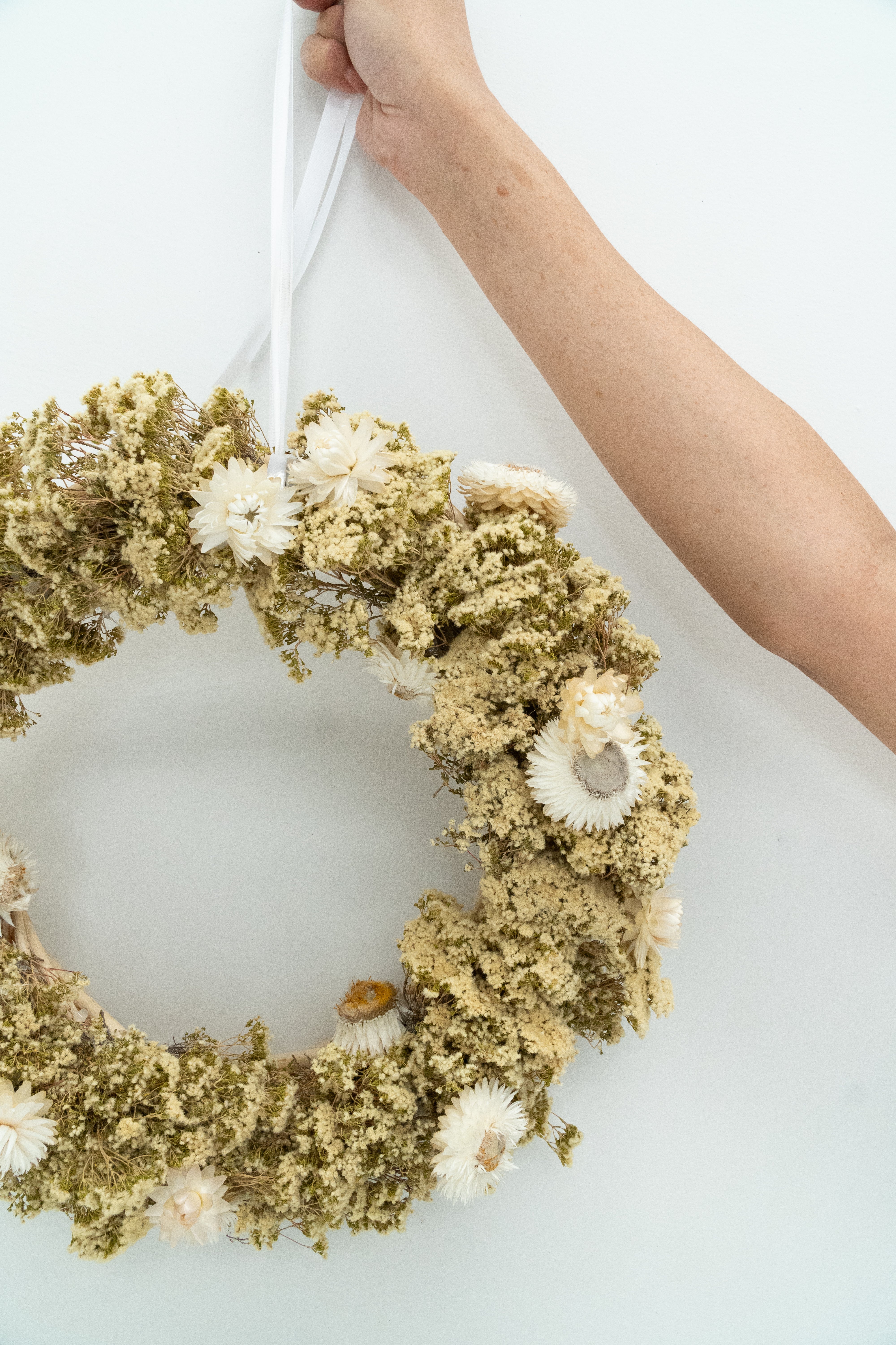 Preserved Verticordia Wreath with White Everlastings