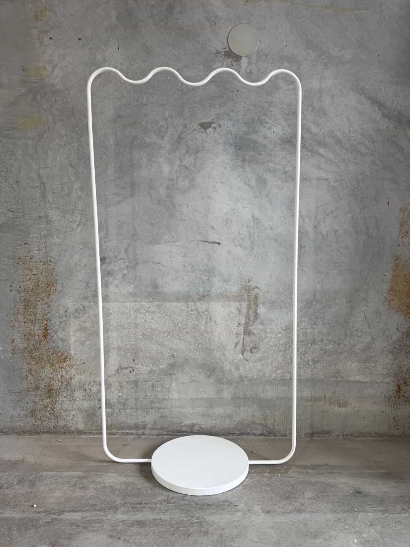 Wavy Signage Stand